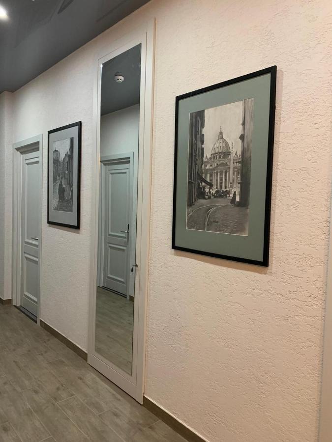 Art Gallery *